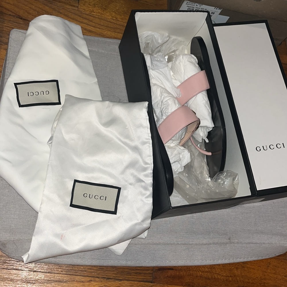 Gucci
Double G Logo Leather Flip Flops - Picture 11 of 11